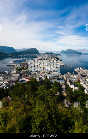 Alesund Norwegen auf der Suche von Aksla Sicht Porträt Stadt Panorama Bergblick Stockfoto