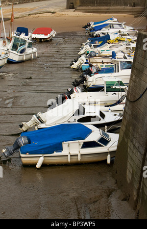 Boote im Hafen Saundersfoot Pembrokeshire Wales Stockfoto