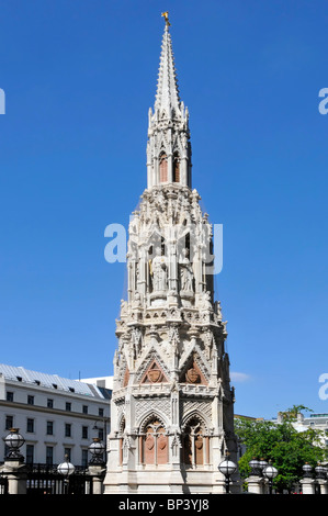 Replikat Eleanor Cross London nach wichtigen Restaurierungsarbeiten im Jahr 2010 abgeschlossen Stockfoto