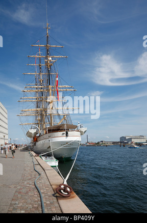 Das Ausbildungsschiff Danmark im Hafen von Kopenhagen vor einem Training-Kreuzfahrt. Stockfoto