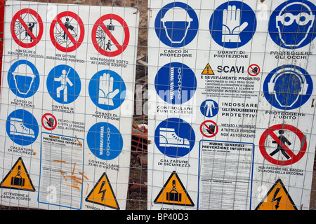 Prohibitiv Anzeichen auf einer Baustelle, Oristano, Italien Stockfoto