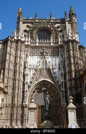 Kathedrale - Eingang Tür, Sevilla, Provinz Sevilla, Andalusien, Spanien, Westeuropa. Stockfoto