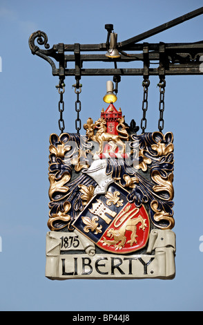 Liberty of London Kaufhaus hängen Zeichen England Großbritannien UK Stockfoto