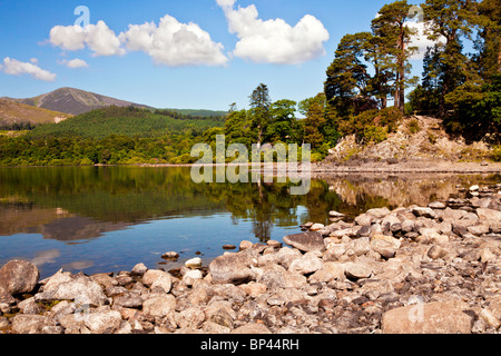 Mönchs Crag, bekannter Ausflugsort am Derwent Water in den Lake District National Park, Cumbria, England, UK Stockfoto