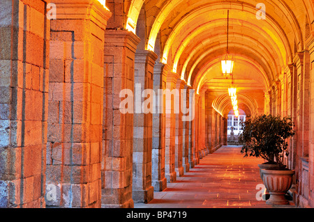 Spanien, Galicien: Arcade-Korridor von Rathaus Gebäude von Santiago De Compostela Stockfoto