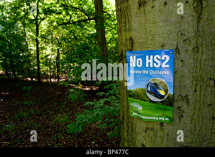 MARKIEREN DIE VORGESCHLAGENE ROUTE FÜR HIGH-SPEED 2 BAHNVERBINDUNG DURCH DIE CHILTERNS ZWISCHEN AMERSHAM UND GREAT MISSENDEN POSTER Stockfoto