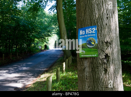 MARKIEREN DIE VORGESCHLAGENE ROUTE FÜR HIGH-SPEED 2 BAHNVERBINDUNG DURCH DIE CHILTERNS ZWISCHEN AMERSHAM UND GREAT MISSENDEN POSTER Stockfoto