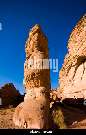 Saudi Arabien, großen Felsen in Hisma Wüste nördlich von Tabuk Stockfoto