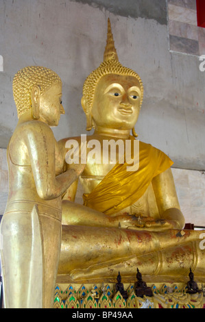 Süd-Ost Thailand, Insel Ko Samui (aka Koh Samui). Goldene Buddha-Statue im Khunaram Tempel. Stockfoto