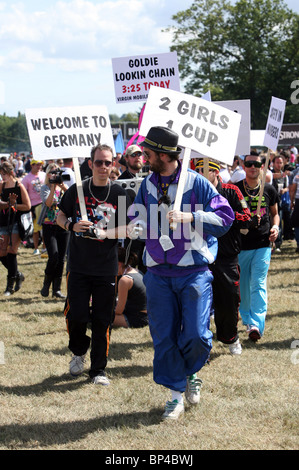 Mitglieder der Goldie Lookin Chain zu Fuß durch V Festival Stockfoto