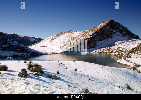 Enol See. Covadonga. Picos de Europa National Park. Asturien. Spanien. Stockfoto