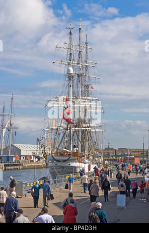 Norwegische Quadrat manipulierten Segelschiff (The Christian Radich) am Kai bei Hartlepool während der große Schiffe Rennen 2010. Stockfoto