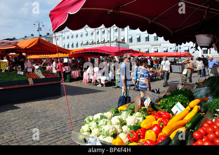 Obst- und Gemüsestände, Outdoor Markt Marktplatz Kauppatori, Helsinki, Finnland Uusimaa Region Stockfoto