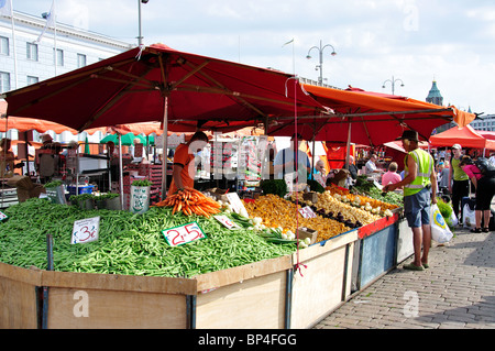 Obst und Gemüse stand, im freien Markt, Marktplatz Kauppatori, Helsinki, Finnland Uusimaa Region Stockfoto