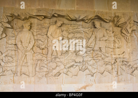 Denkmal aus Sandstein schnitzen Skulptur auf dem 2. Weltkrieg Massaker von Lidice in der Nähe von Prag Tschechische Republik Europa Stockfoto