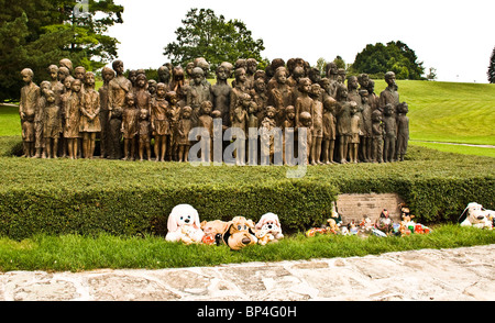 Bronzestatuen von 82 Kinder massakriert während WW 11 um Lidice in der Nähe von Prag Tschechische Republik Europa Stockfoto