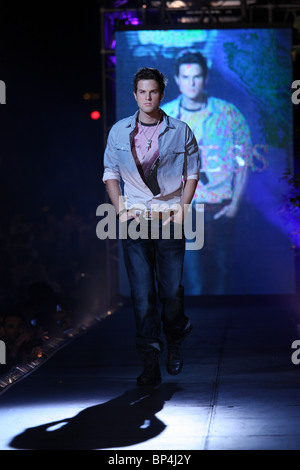 Das 10-jährige Bestehen der Montreal-Design und Mode-Festival, organisiert von Empfindung Modus bei McGrill College Avenue. Stockfoto