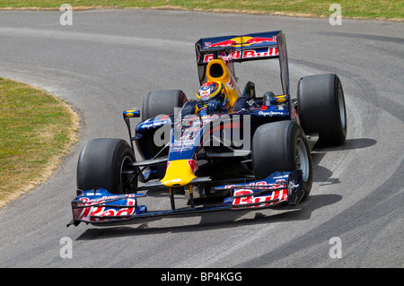 Red Bull-Cosworth RB1 2005 mit Fahrer Jean-Eric Vergne auf der 2010 Goodwood Festival of Speed, Sussex, England, UK. Stockfoto