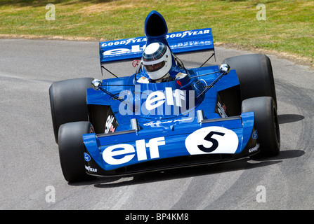 1973 Tyrrell-Cosworth 006 mit Fahrer Mark Stewart auf der 2010 Goodwood Festival of Speed, Sussex, England, UK. Stockfoto