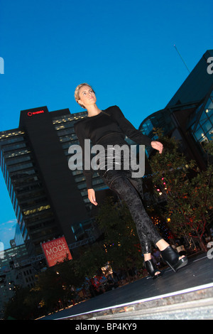 Das 10-jährige Bestehen der Montreal-Design und Mode-Festival, organisiert von Empfindung Modus bei McGrill College Avenue. Stockfoto