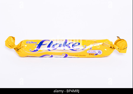 Ein Schnitt aus einer Cadbury Milchschokolade Flake Bar auf weißem Hintergrund Stockfoto