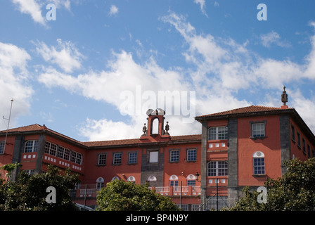 Dieses schöne alte Gebäude war zum Zeitpunkt der Aufnahme nicht besetzt. Aber jetzt ist er besessen von Cabildo De La Palma Stockfoto