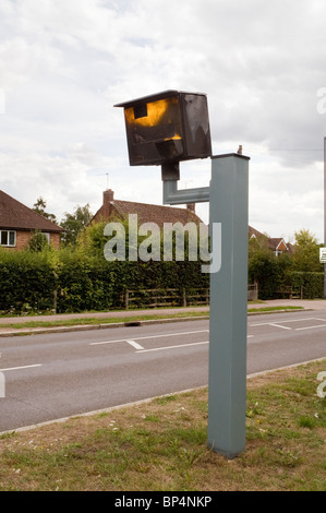 A ausgebrannt zerbrochene beschädigte Gatso Blitzer wahrscheinlich verwüstet. Stockfoto