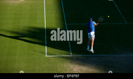 Ken Skupski von Großbritannien in Aktion während Doppel übereinstimmen. Stockfoto