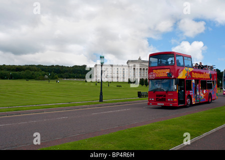 Touristenbus in Stormont, Belfast. Stockfoto