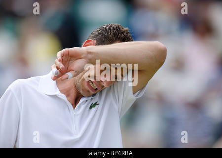 Michael Llodra von Frankreich im Kampf gegen Alexandr Dolgopolov der Ukraine. Stockfoto