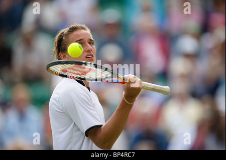 Alexandr Dolgopolov der Ukraine in Aktion gegen Michael Llodra Frankreichs. Stockfoto