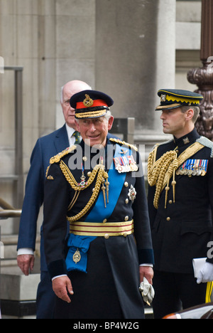 Prinz Charles fährt die Funktion um den Sieg über Japan 65. gedenken, London 15. August 2010. Stockfoto