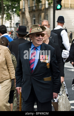 Ein Veteran, Teilnahme an Sieg über Japan 65. Jahrestag, London 2010.  Veteran des zweiten Weltkriegs Großbritanniens Fernost-Kampagne. Stockfoto