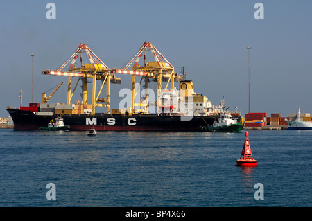 Stückgut Schiff MSC Ariane docking im Hafen von Muscat, Sultanat von Oman Stockfoto