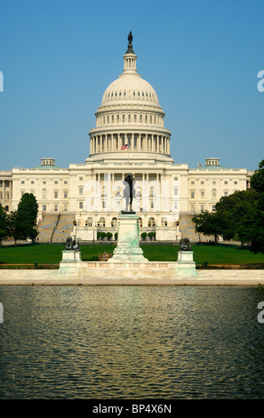 Der vordere Westseite des United States Capitol mit der zentralen Kuppel, Washington, D.C., USA Stockfoto