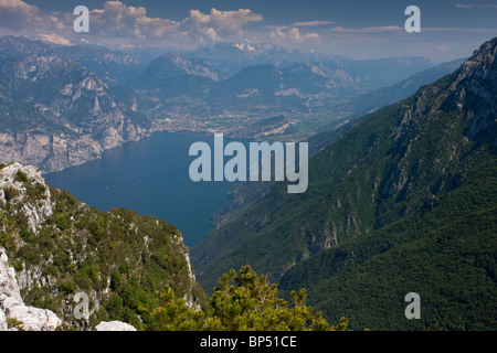 Gardasee betrachtet von Monte Baldo, Nord-Italien. Stockfoto