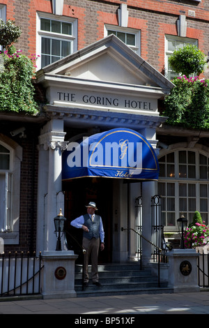 Haupteingang zum sehr beliebten Goring Hotel in Beeston Place in der Nähe von Buckingham Palace in London. Stockfoto