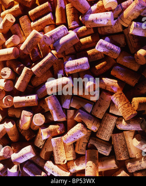 Stillleben mit Korken von Weinflaschen Stockfoto