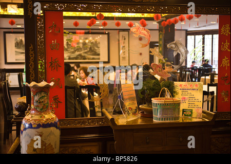 China, Shanghai. Restaurant im Stadtteil Chenghuang Miao rund um Shanghai Stadt Gottes Tempel. Stockfoto