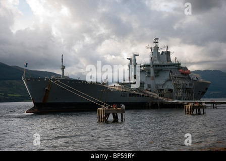 Royal Fleet Auxiliary Schiff Welle Ritter angedockt an der Admiralität Anlegestelle Hafen Lamont Loch danach gestrebt Argyll Stockfoto