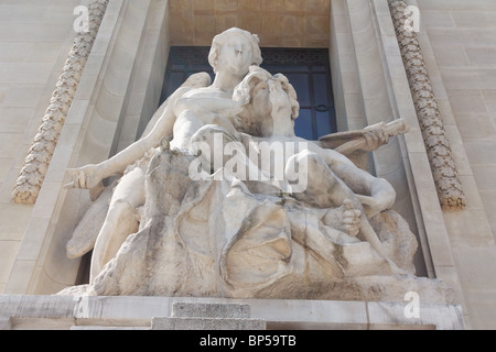 Statuen auf der "Grand Palais", Paris Stockfoto