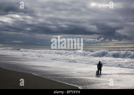 Bodyboarder auf Hokitika Beach, Neuseeland. Stockfoto