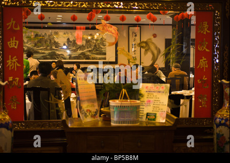 China, Shanghai. Restaurant im Stadtteil Chenghuang Miao rund um Shanghai Stadt Gottes Tempel. Stockfoto