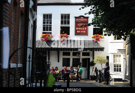 Holly Bush Pub und Restaurant in Hampstead Village, London. Stockfoto