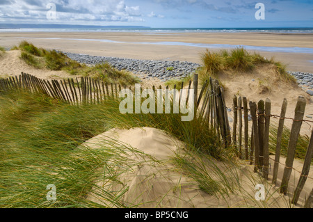 Sanddünen in Northam Burrows auf dem South West Coast Path in der Nähe von Westward Ho! in Devon, England. Stockfoto