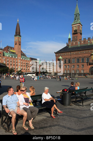 Dänemark, Kopenhagen, Rathausplatz, Menschen, Stockfoto