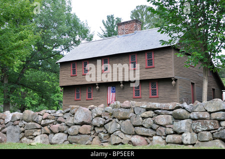 Stanley Whitman-Haus - das älteste Haus und stonewall in Farmington, New England, Connecticut, USA Stockfoto