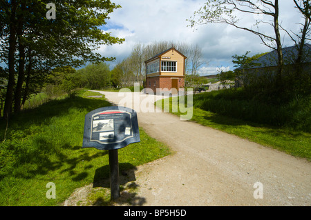 Alten Stellwerk und Informationen melden bei Hartington auf Tissington Trail, Peak District, Derbyshire, England, UK Stockfoto