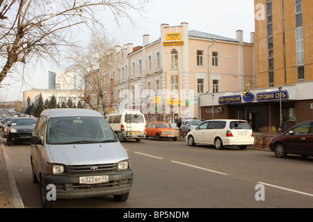 Republik Burjatien, Russland, 2009: Business Centre Yuniplaza, Ulan-Ude Mobilfunknetz auf Leninstraße in Ulan-Ude. Stockfoto