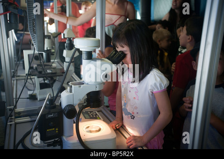 Die BioBus besucht eine Schule-Sommerprogramm in Astoria in Queens in New York Stockfoto